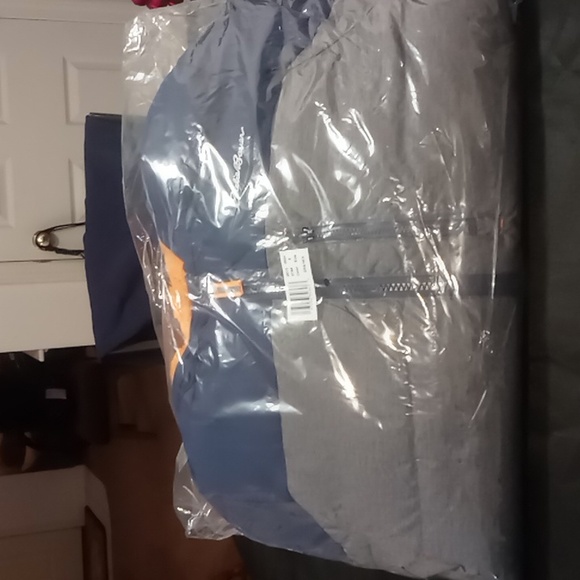 Eddie Bauer Boys' Classic Down Hooded Jacket NWT Sizes Small & Medium - Picture 4 of 5